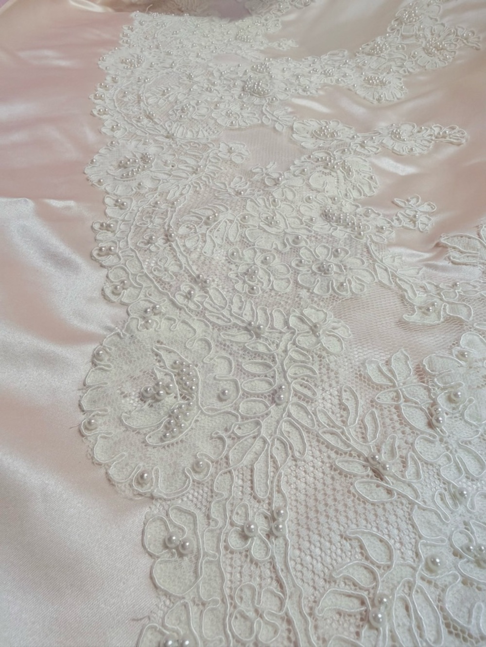 Vintage Ivory Satin Lace-Trim A-Line Wedding Gown - Picture 10 of 14